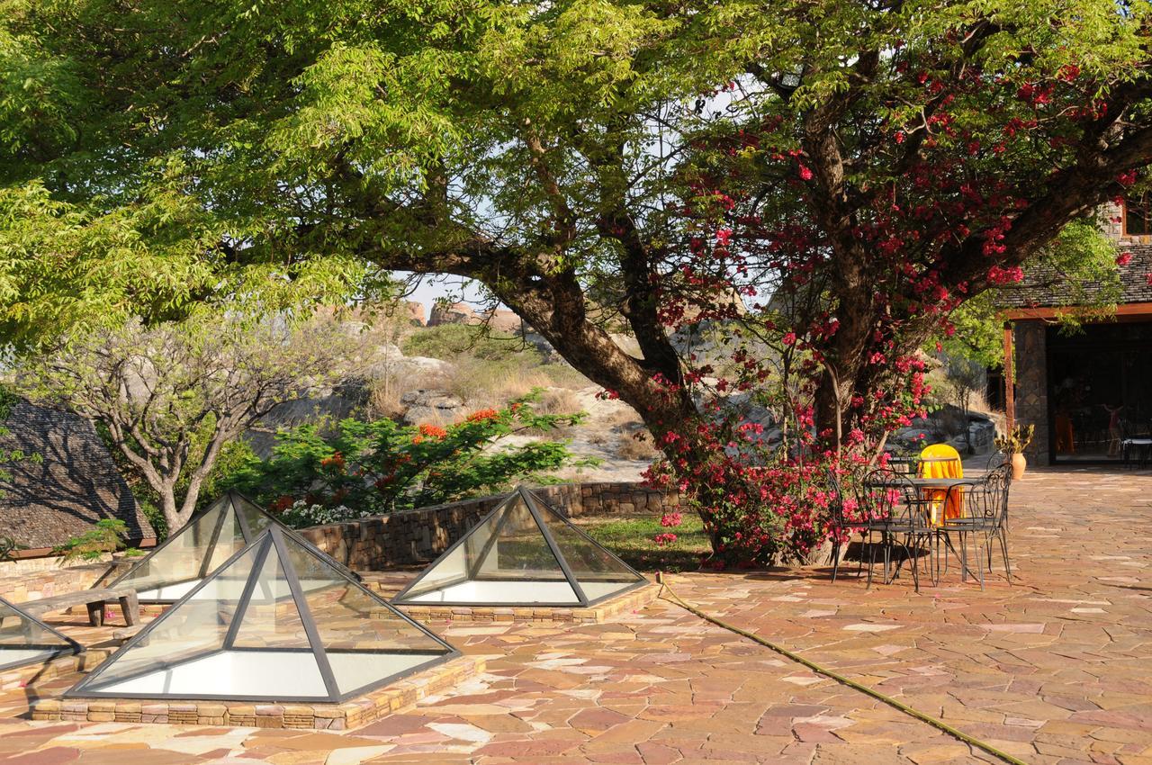 Le Jardin Du Roy Hotel Ranohira Exterior foto